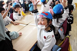 小学校で交流会が行われました　