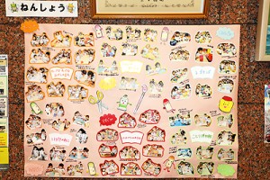 作品展の各クラスの個性あふれる作品　　　年少組