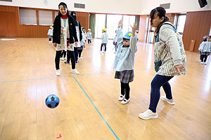 2月生まれの誕生会　「ドッジボール」　 年中組