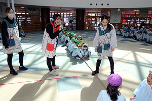 2月生まれの誕生会　「つなひき大会」　 年長組