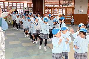 2月生まれの誕生会　「つなひき大会」　 年長組