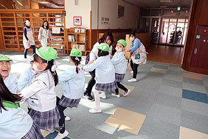 2月生まれの誕生会　「つなひき大会」　 年長組