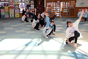 2月生まれの誕生会　「つなひき大会」　 年長組