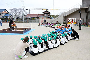 チェーンソーンアートHORITETSUさんがやってきました　年長・ひよこ組