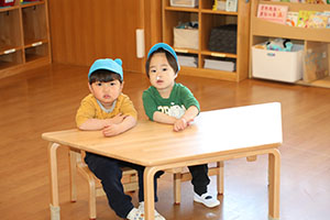 入園1日目の様子とお給食の様子です　ひよこ・あひる・ぺんぎん