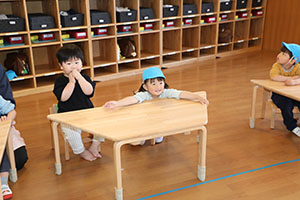 入園1日目の様子とお給食の様子です　ひよこ・あひる・ぺんぎん