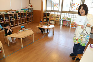 入園1日目の様子とお給食の様子です　ひよこ・あひる・ぺんぎん