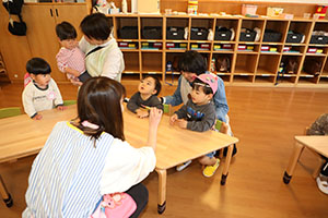 入園1日目の様子とお給食の様子です　ひよこ・あひる・ぺんぎん