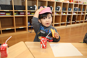 入園1日目の様子とお給食の様子です　ひよこ・あひる・ぺんぎん