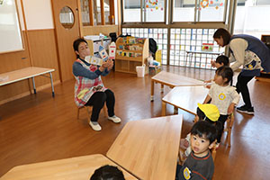 入園1日目の様子とお給食の様子です　ひよこ・あひる・ぺんぎん