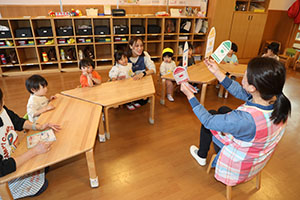 入園1日目の様子とお給食の様子です　ひよこ・あひる・ぺんぎん