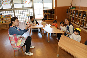 入園1日目の様子とお給食の様子です　ひよこ・あひる・ぺんぎん