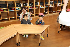 入園1日目の様子とお給食の様子です　ひよこ・あひる・ぺんぎん