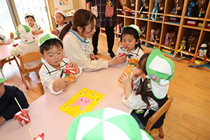 入園1日目のお給食の様子です　うさぎ・りす・ことり・こあら・きりん　NO．2