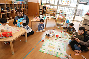 入園2日目の様子とお給食の様子です　ひよこ・あひる・ぺんぎん