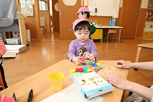 入園2日目の様子とお給食の様子です　ひよこ・あひる・ぺんぎん