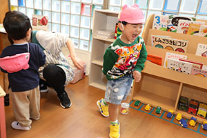 入園2日目の様子とお給食の様子です　ひよこ・あひる・ぺんぎん