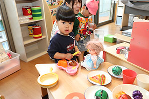 入園2日目の様子とお給食の様子です　ひよこ・あひる・ぺんぎん
