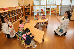 入園2日目の様子とお給食の様子です　ひよこ・あひる・ぺんぎん
