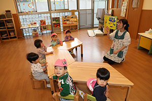 入園2日目の様子とお給食の様子です　ひよこ・あひる・ぺんぎん