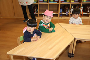 入園2日目の様子とお給食の様子です　ひよこ・あひる・ぺんぎん
