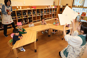 入園2日目の様子とお給食の様子です　ひよこ・あひる・ぺんぎん