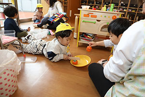 入園2日目の様子とお給食の様子です　ひよこ・あひる・ぺんぎん