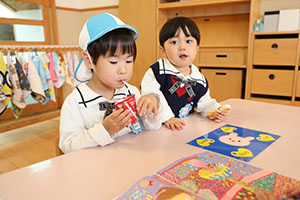 入園2日目のお給食の様子です　年少組　NO．2