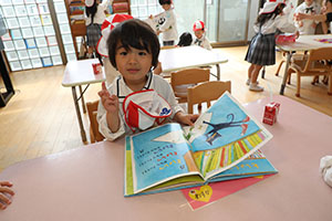 入園2日目のお給食の様子です　年少組　NO．2
