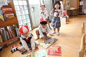 入園2日目のお給食の様子です　年少組　NO．2