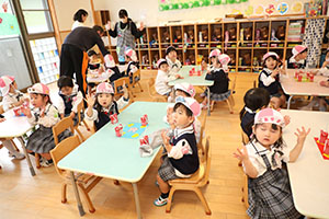 入園2日目のお給食の様子です　年少組　NO．1