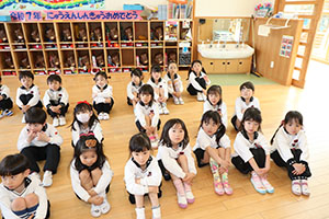 年長組さんの朝の会の様子です　B・C・D・E