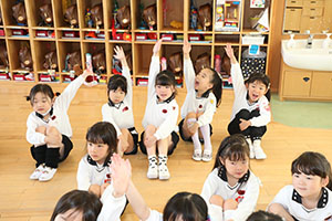 年長組さんの朝の会の様子です　B・C・D・E