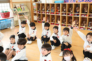 年長組さんの朝の会の様子です　B・C・D・E