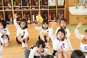 年長組さんの朝の会の様子です　B・C・D・E