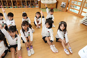 年長組さんの朝の会の様子です　B・C・D・E