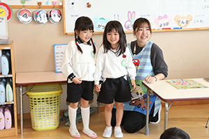 年長組さんの朝の会の様子です　B・C・D・E