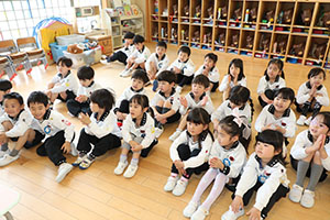年長組さんの朝の会の様子です　B・C・D・E