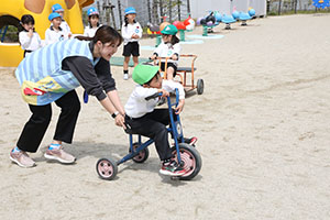 元気いっぱい園庭遊び　B・C・D・すみれ・さくら