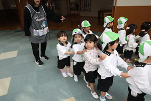 園内にお散歩へでかけました　ことり