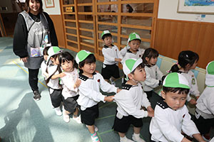 園内にお散歩へでかけました　ことり