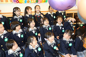 笑顔がいっぱい進級記念撮影　年長・年中