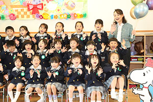 笑顔がいっぱい進級記念撮影　年長・年中