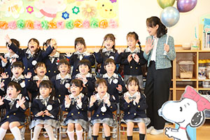 笑顔がいっぱい進級記念撮影　年長・年中