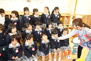 笑顔がいっぱい進級記念撮影　年長・年中