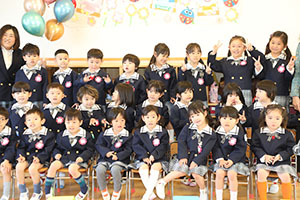笑顔がいっぱい進級記念撮影　年長・年中