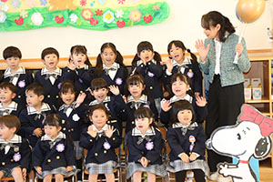 笑顔がいっぱい進級記念撮影　年長・年中