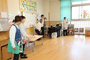笑顔がいっぱい進級記念撮影　年長・年中