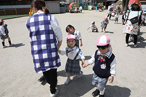 元気いっぱい園庭遊び　年少組