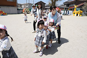 元気いっぱい園庭遊び　年少組